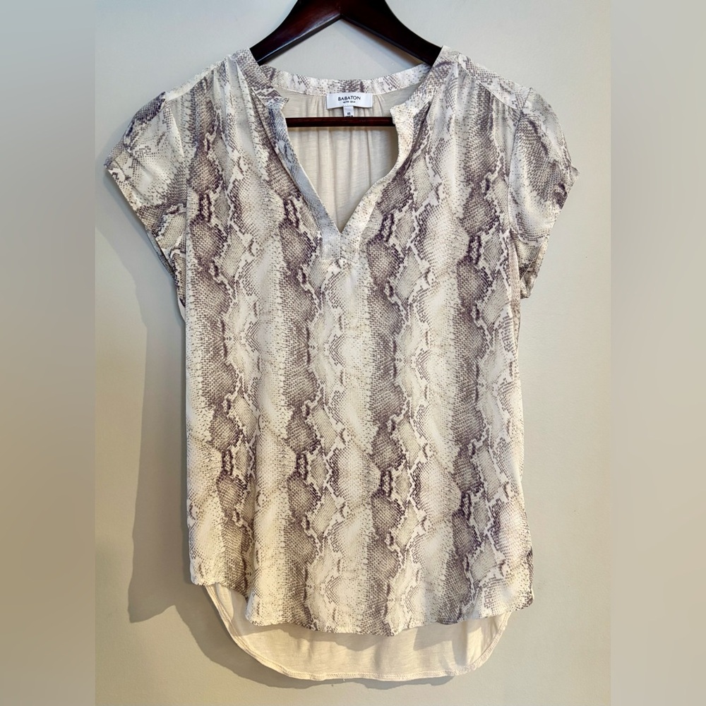 Babaton| Aritzia| Snake Print Silk V-neck Blouse in Cream and Greys Sz XS